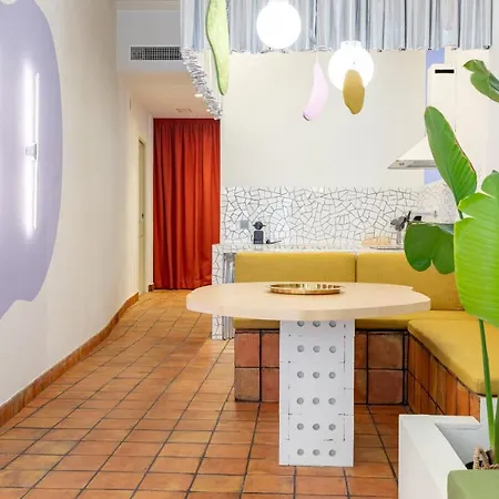 Apartup Market Square Apartment