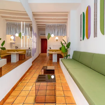 Apartup Market Square *