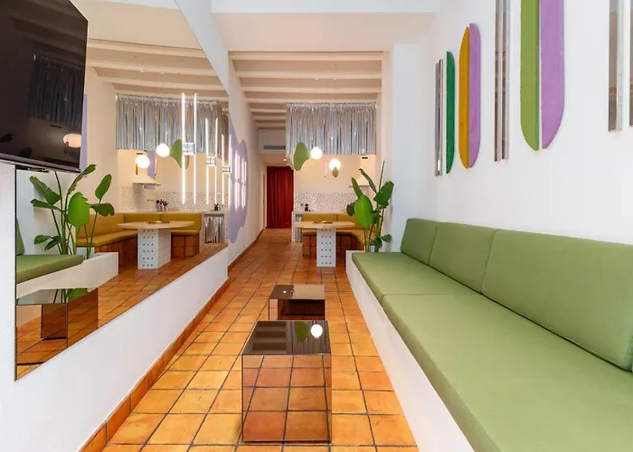 Apartup Market Square *